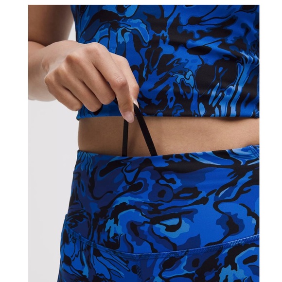 New LULULEMON Fast and Free 6" Short Flower Meld Galactic Cobalt Pockets Women 4 - Picture 4 of 16